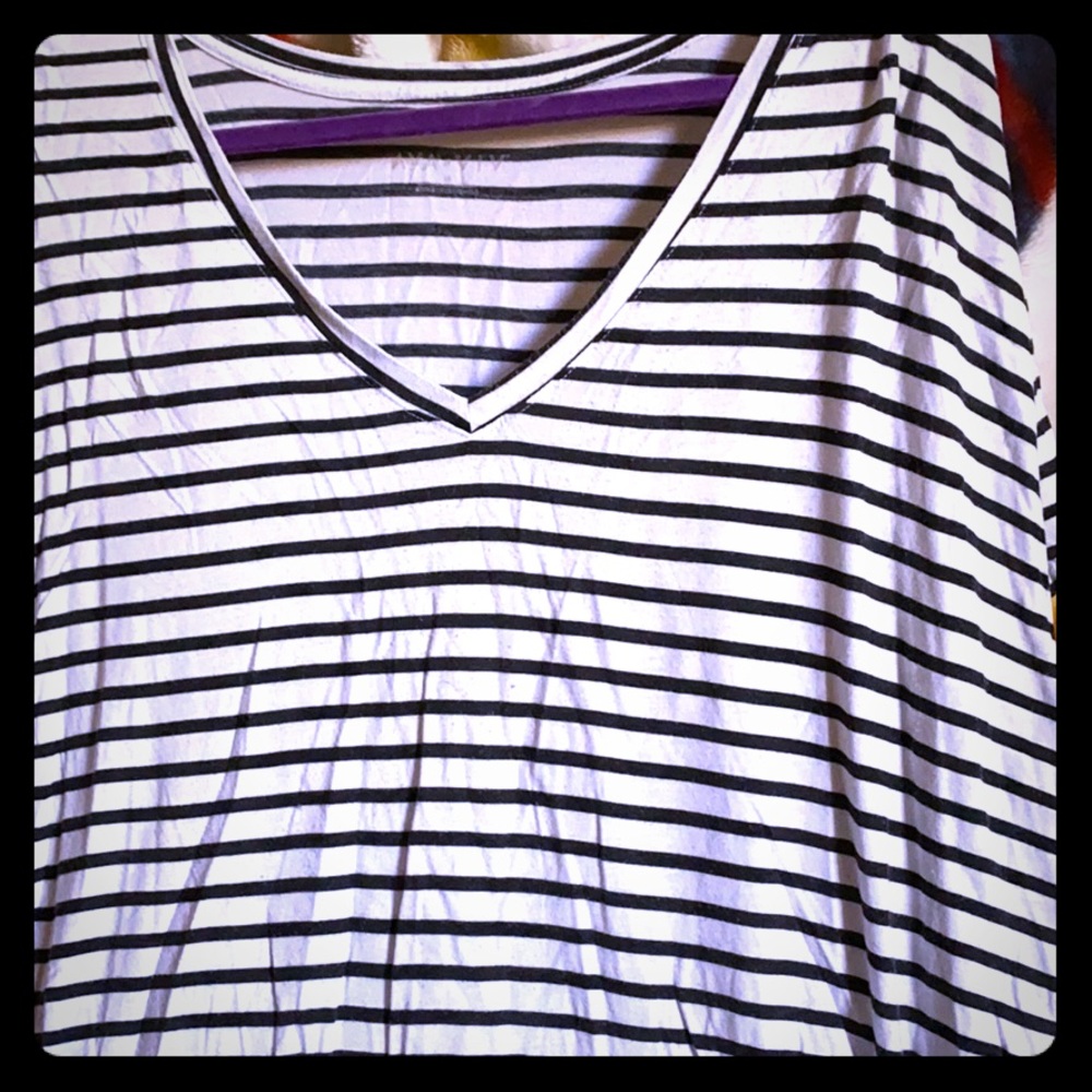 Short sleeve blk and white short